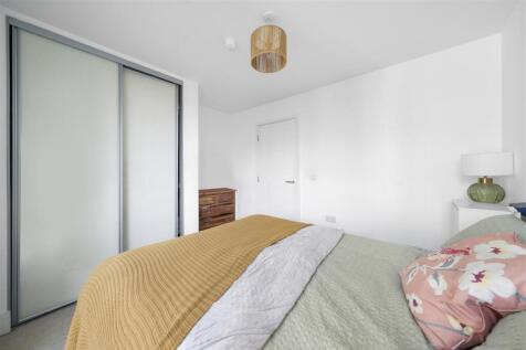 Citius Court, E4