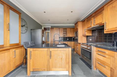 Falmouth Avenue E4
