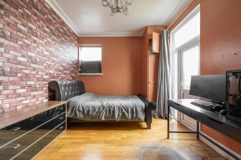 Falmouth Avenue E4