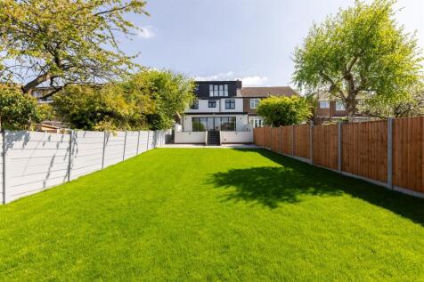 The Avenue E4