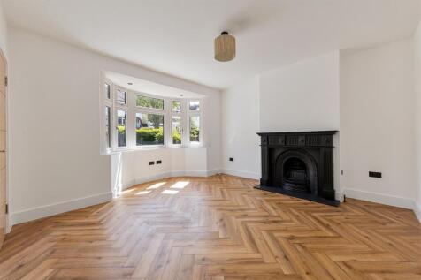 The Avenue E4