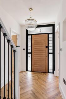 The Avenue E4