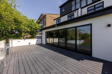 The Avenue E4