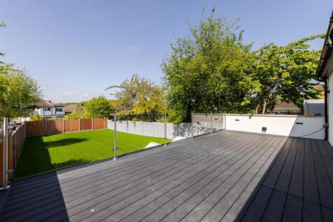 The Avenue E4