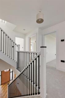 The Avenue E4