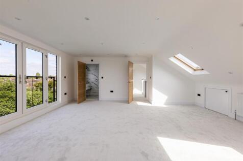 The Avenue E4