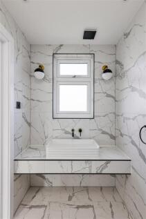 The Avenue E4