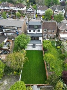 The Avenue E4