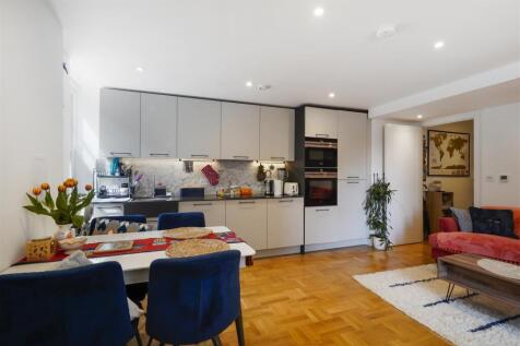6 Peacock Court, Lisgar Terrace - rzB0lt40LBE4LnSb
