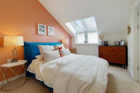 12_Main Bedroom-2.jpg