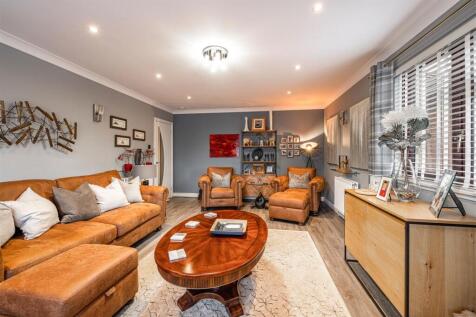 2 Kingsknowe Gardens Galashiels 08.JPG
