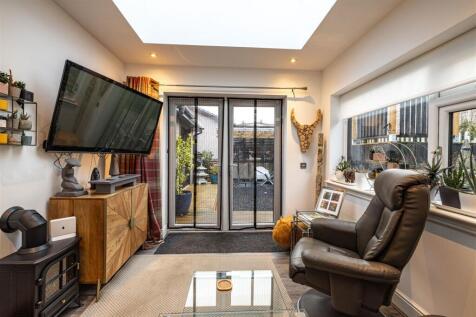 2 Kingsknowe Gardens Galashiels 32.JPG