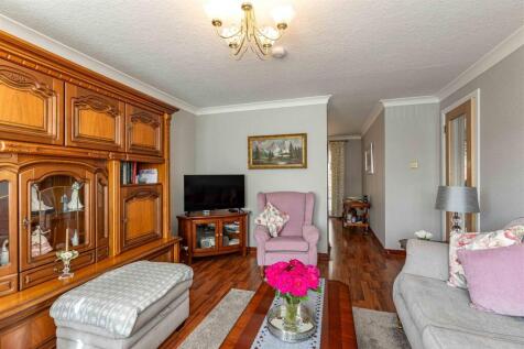 6 Eildon Lodge Gardens Galashiels Low Res 14.JPG