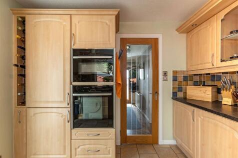 6 Eildon Lodge Gardens Galashiels Low Res 11.JPG