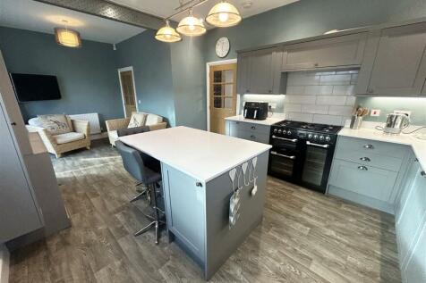 KITCHEN/ BREAKFAST ROOM