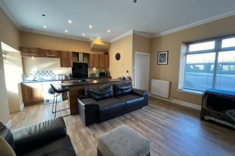 FAMILY ROOM/KITCHENETTE