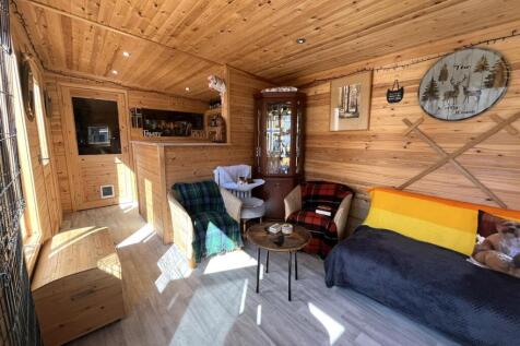 SUMMERHOUSE