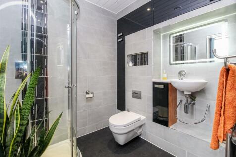 EN SUITE SHOWER ROOM/W.C.