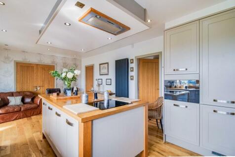 KITCHEN/BREAKFAST ROOM