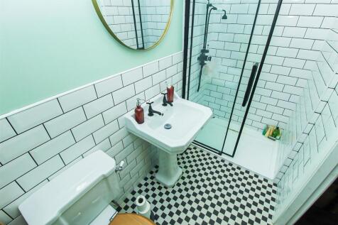 EN SUITE SHOWER ROOM/W.C.