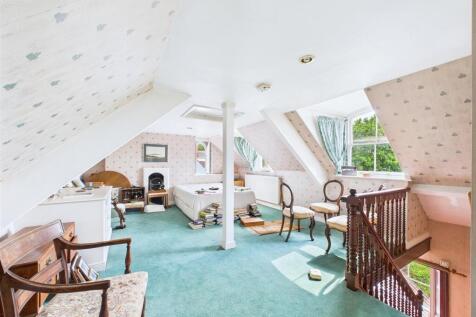 13 - LARGE HOUSE WITH ATTACHED 3- BED ANNEX THORNB