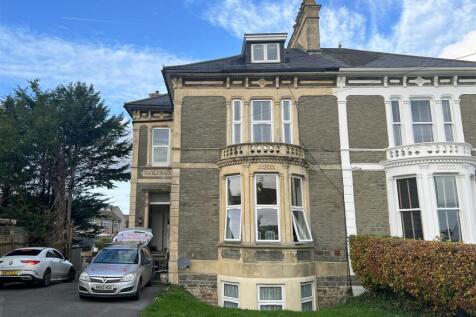 1 - Spacious Garden Flat for Auction, Kingswood.JP