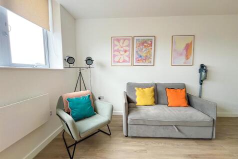 Living Room / Kitchen