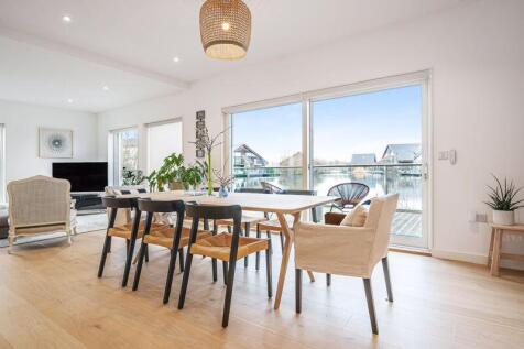 Dining/living area