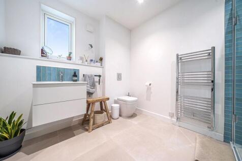 Family shower room