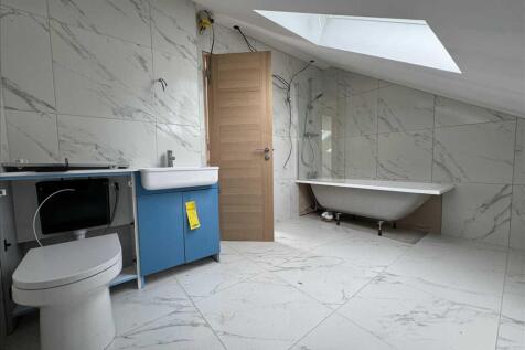ENSUITE SHOWER ROOM