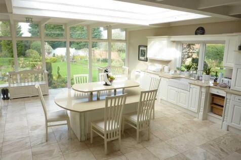 LIVING KITCHEN