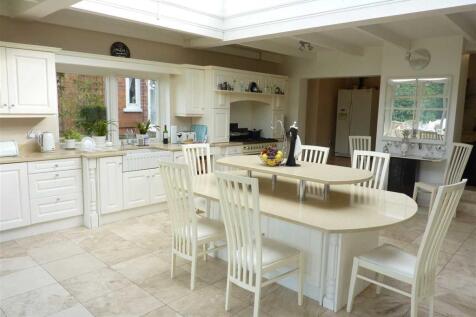 LIVING KITCHEN