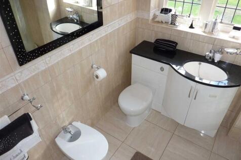 ENSUITE SHOWER ROOM