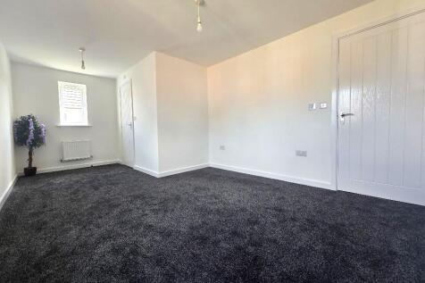 Brookfields Place, Holbrooks - Bedroom 1.jpg