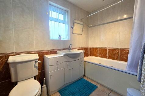 Sutton Avenue, Eastern Green - Bathroom