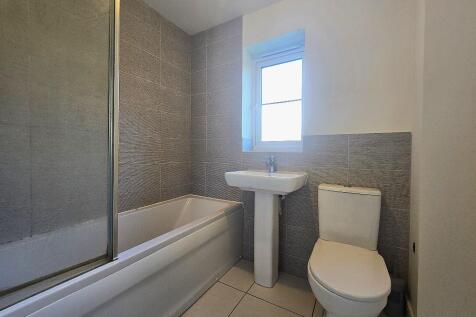 Slough Pasture, Bedworth - Bathroom .jpg
