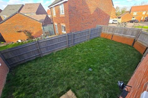 Slough Pasture, Bedworth - Garden.jpg