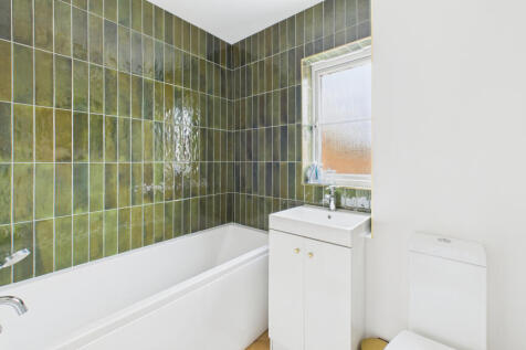 CAM04968G0-PR0080-STILL014