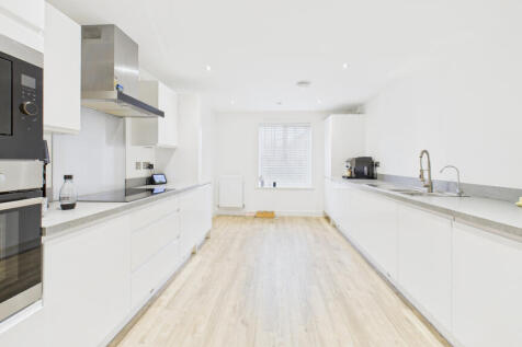 CAM04968G0-PR0085-STILL005