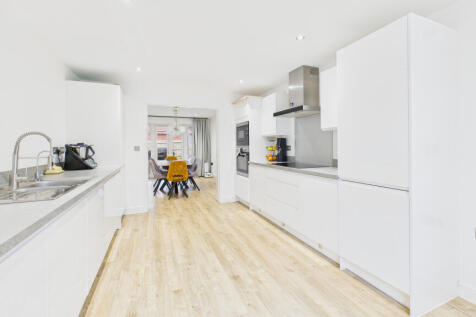 CAM04968G0-PR0085-STILL007