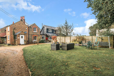 Private garden and private parking for three vehicles