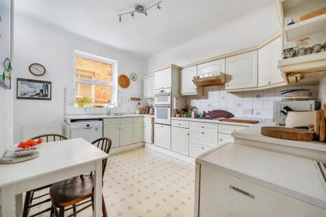36 Buxton Gardens-6.jpg