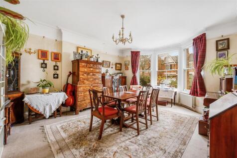 36 Buxton Gardens-5.jpg