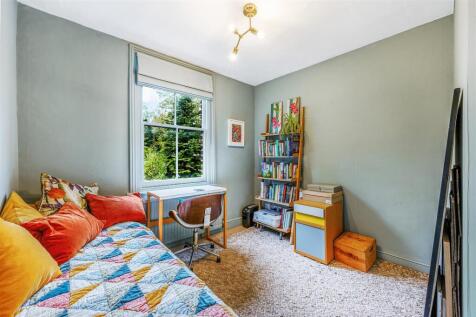41 Birkbeck Grove-17.jpg