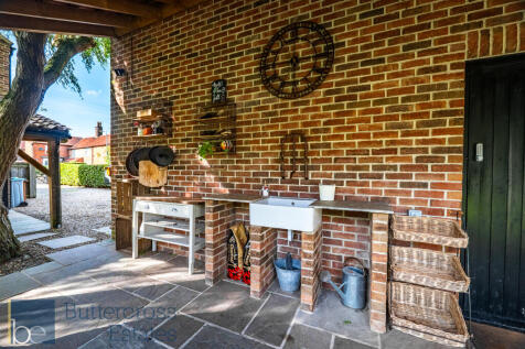 Outdoor Kitchen