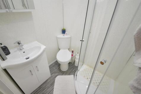 Annexe Shower Room