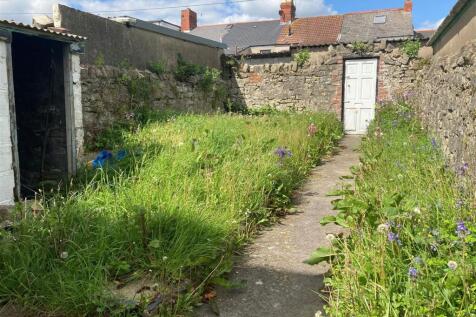 8 Phyllis Street - rear garden.jpg