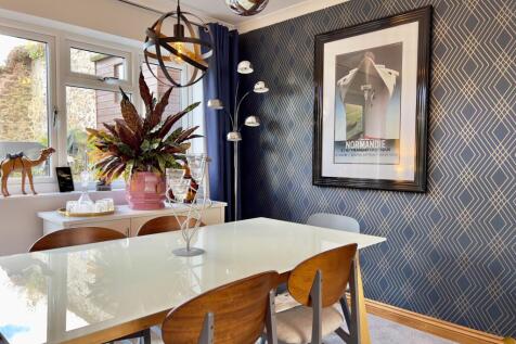 Sitting/Dining room
