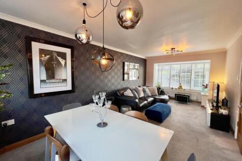 Sitting/Dining room