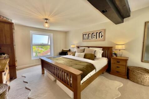 Principal bedroom